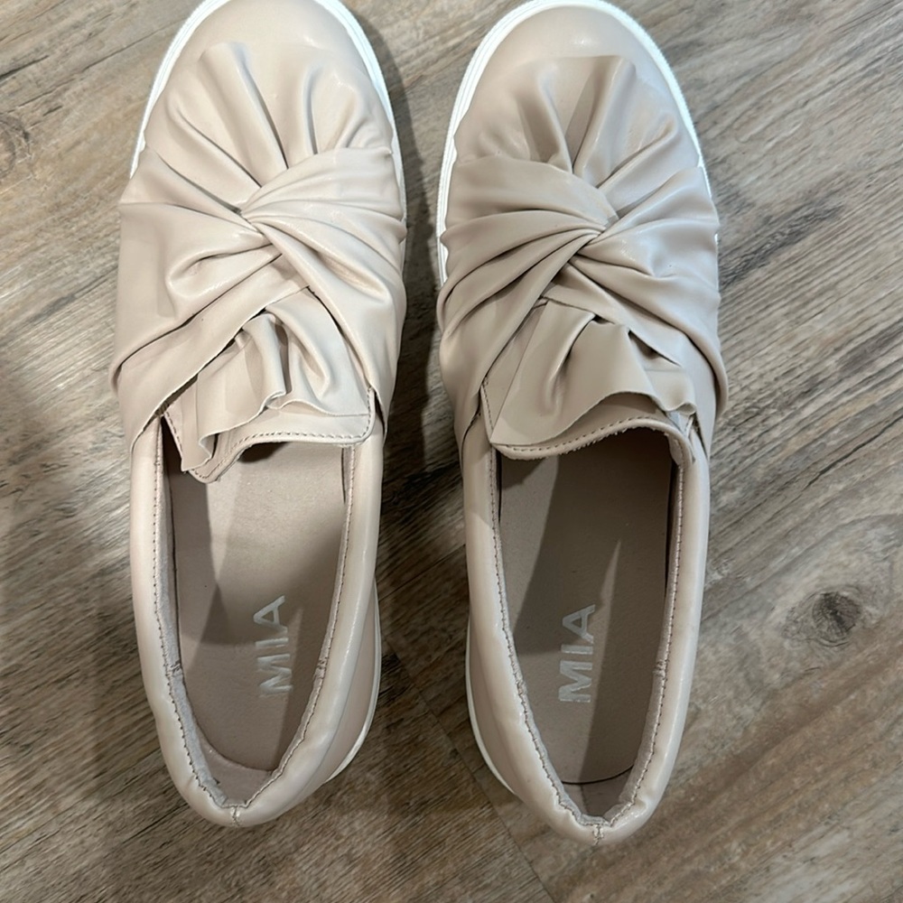 Mia Zoe size 8.5